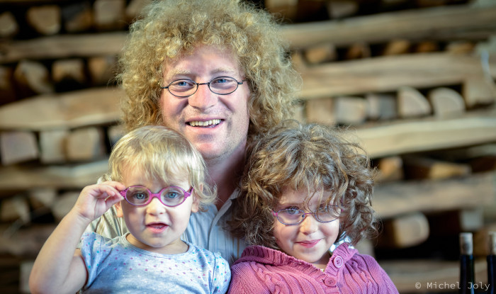 Sylvain-Pataille-with-daughters